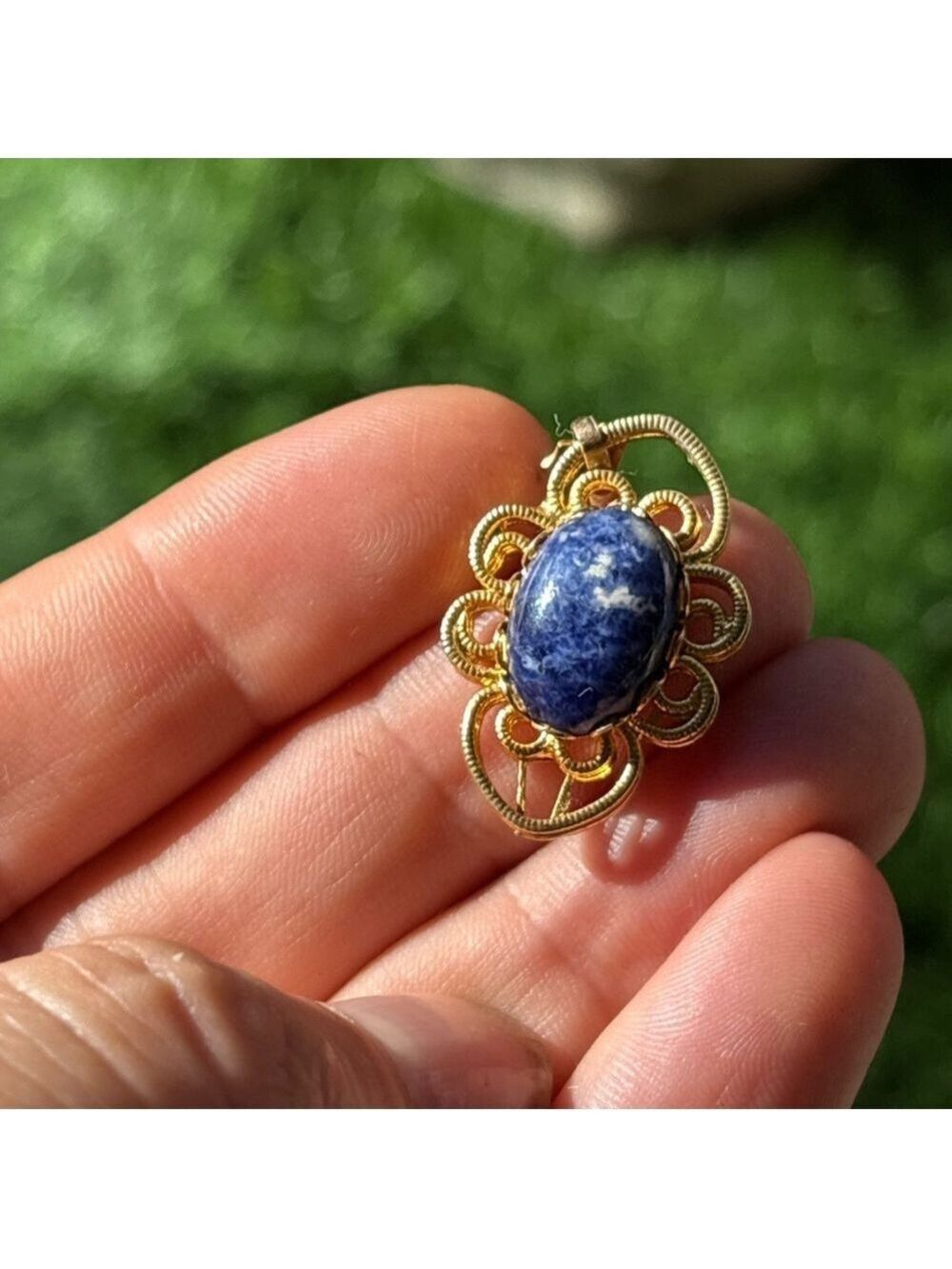 💙 Vintage Sodalite Gold Tone Pendant Necklace • Ornate Timeless Filigree Setting - Picture 3 of 11
